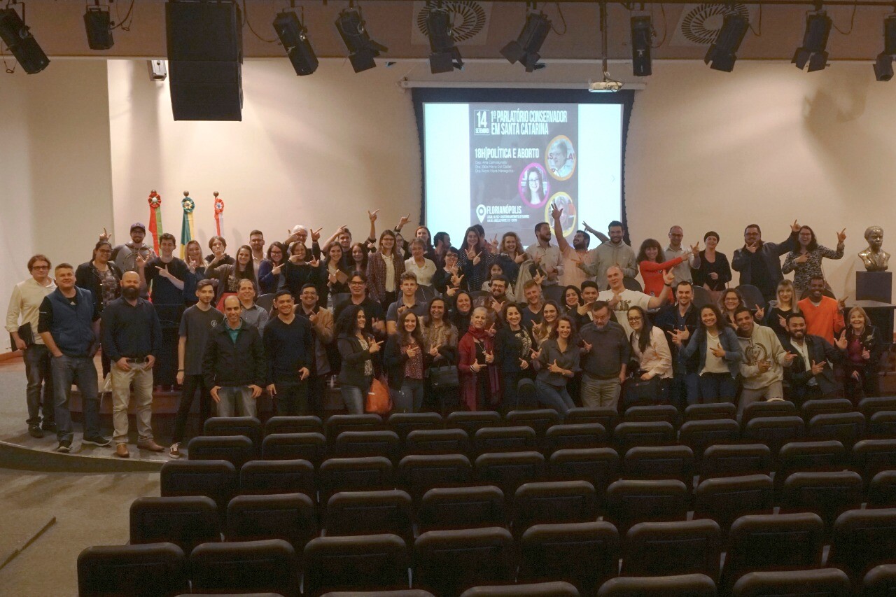Deputada Ana Campagnolo e participantes do evento