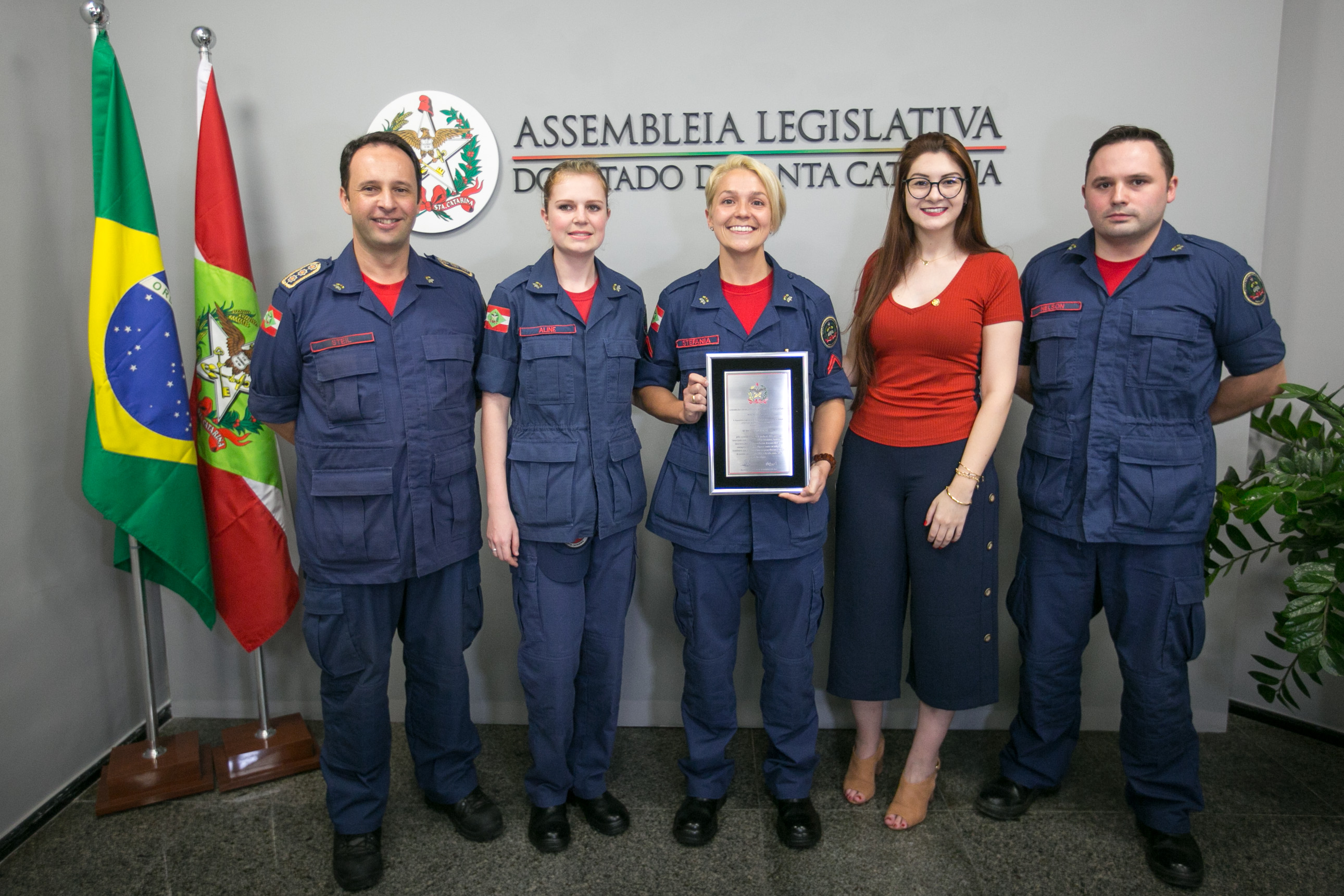 MOÇÃO DE APLAUSO – Entrega de moção de aplauso para a bombeiro militar Stefania Adaime Veit