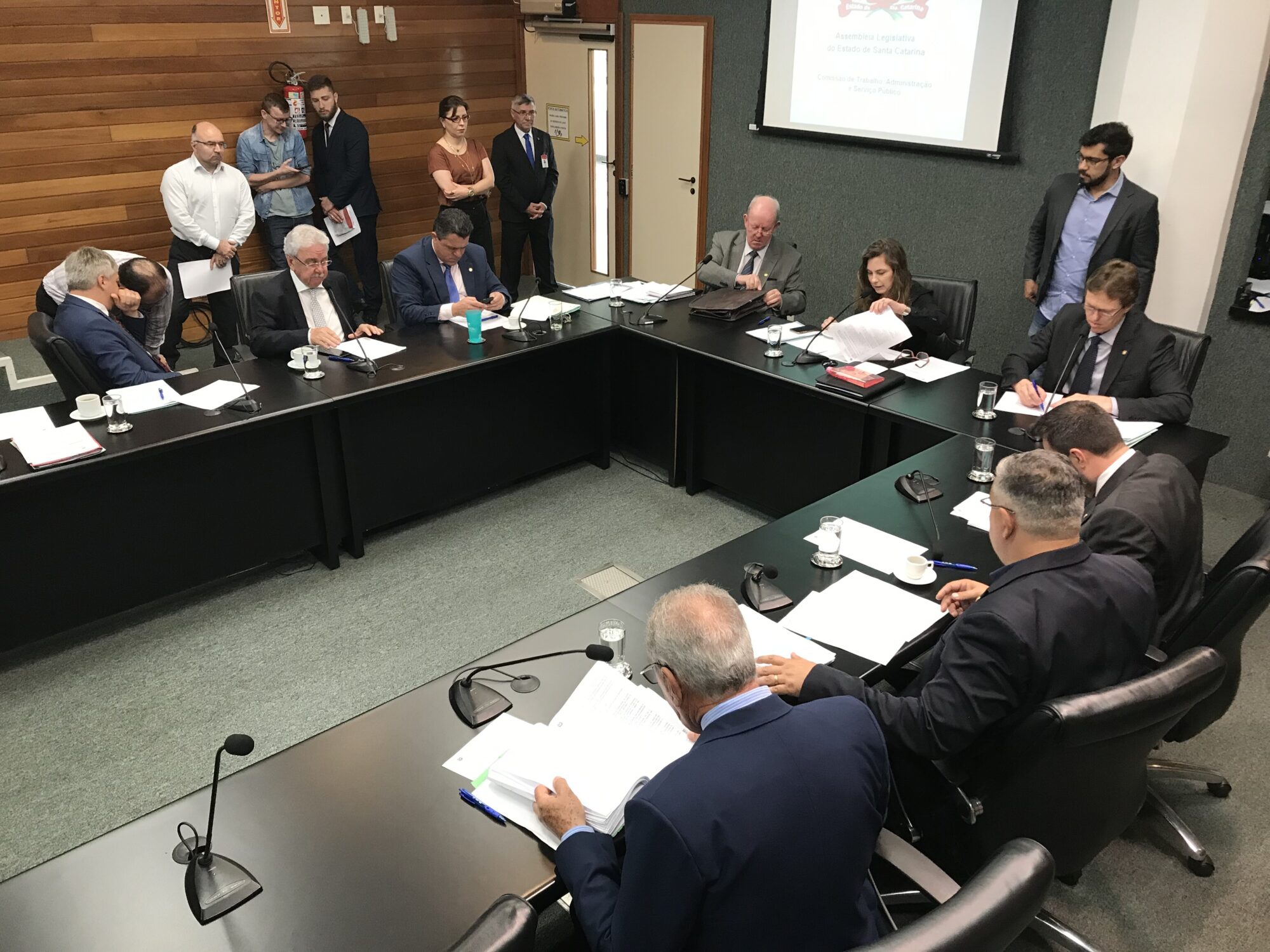 Comissão de Trabalho também aprovou pareceres a vários projetos em tramitação na Alesc