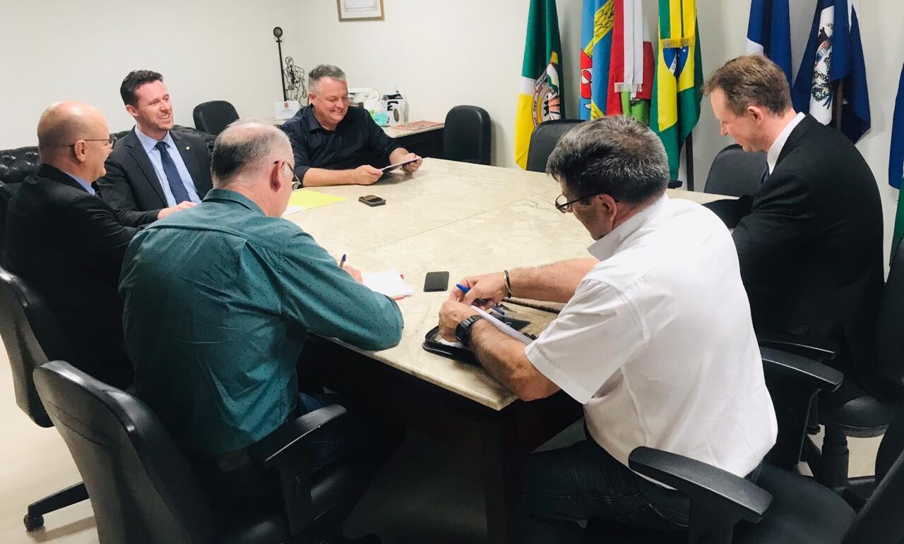 Krelling cobra do governo investimentos e obras em escolas de Joinville