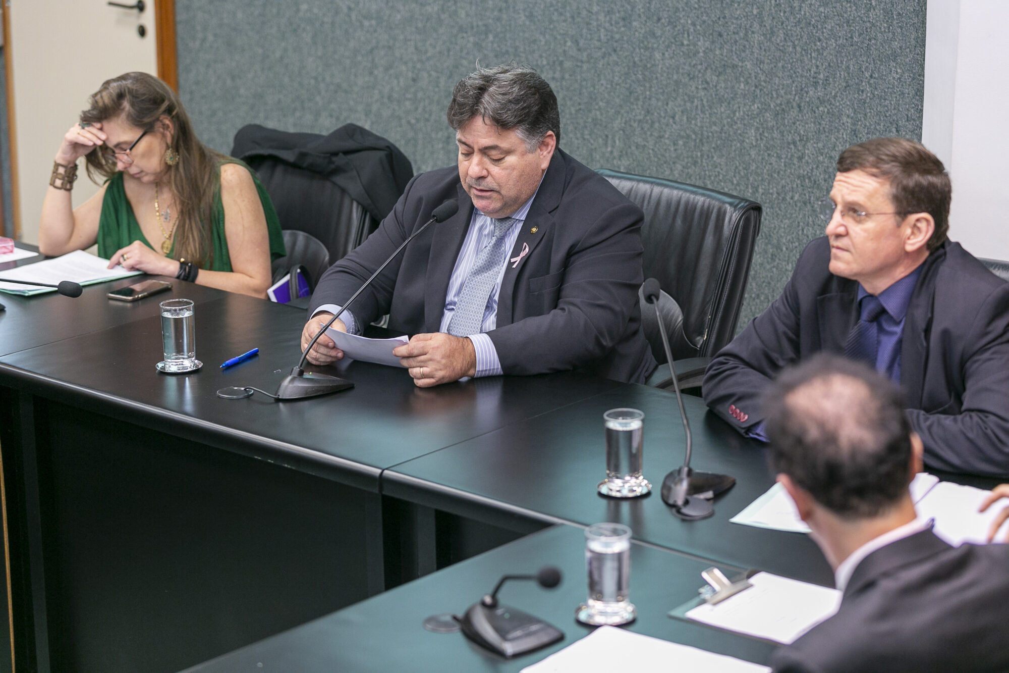 Comissão aprova projeto que institui prevenção e combate à automutilação