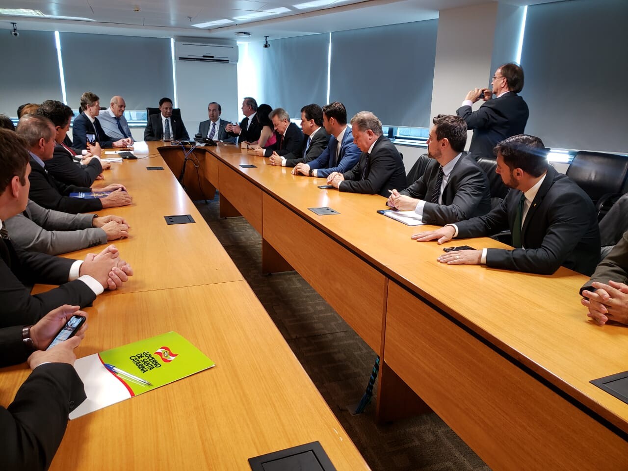 Deputado Felipe Estevão em reunião na ANTT, em Brasília