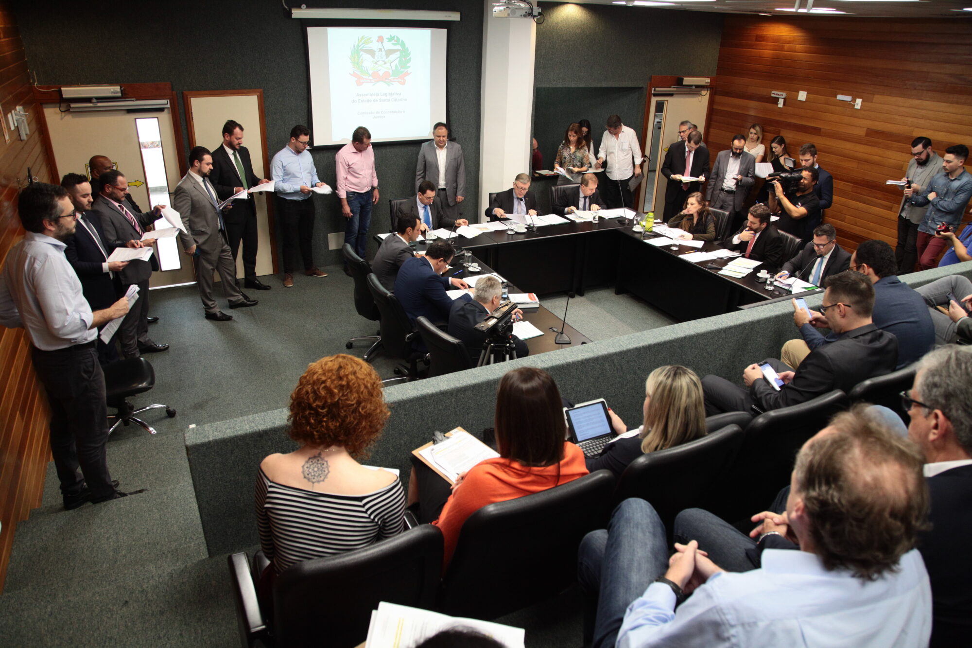 CCJ acata PL que institui programa de preparação do adolescente ao trabalho