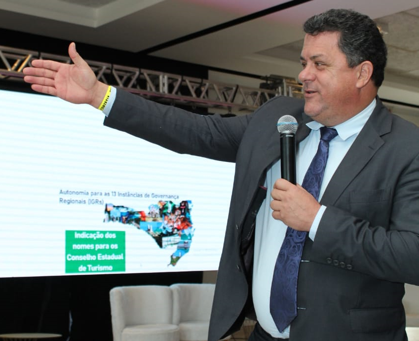 Deputado Ivan Naatz participou como painelista do 1º Meeting de Turismo da Região Oeste, realizado em Xanxerê. FOTO: Rafael do Prado/Divulgação