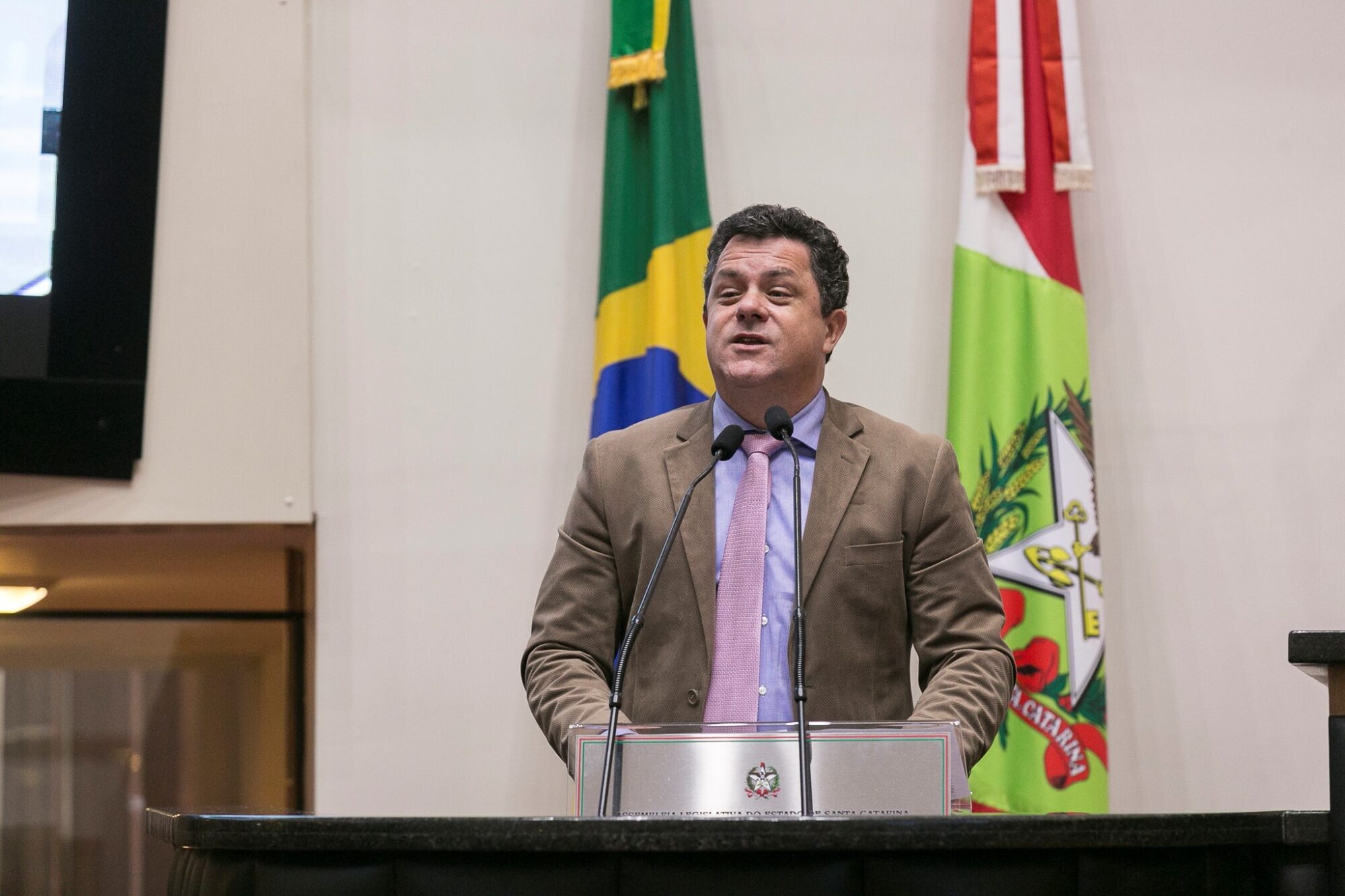 Naatz  defende reajuste e diálogo do governo com praças da PM