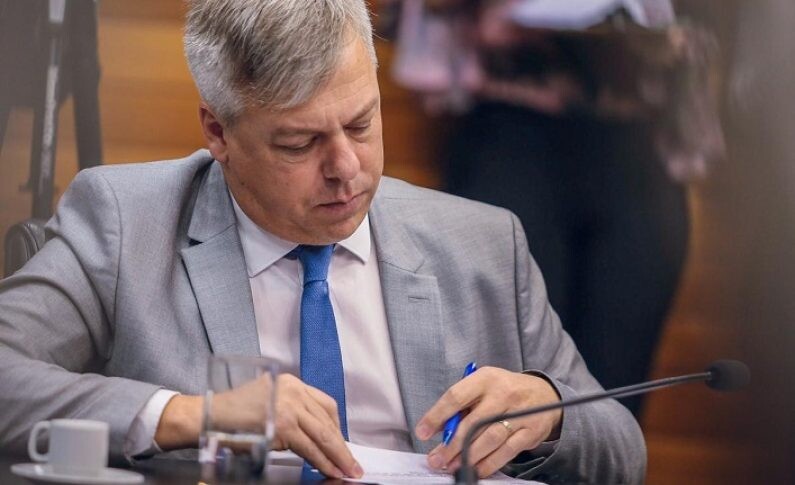 No Dia do Eletricista, Celesc divulga comunicado sobre trotes
