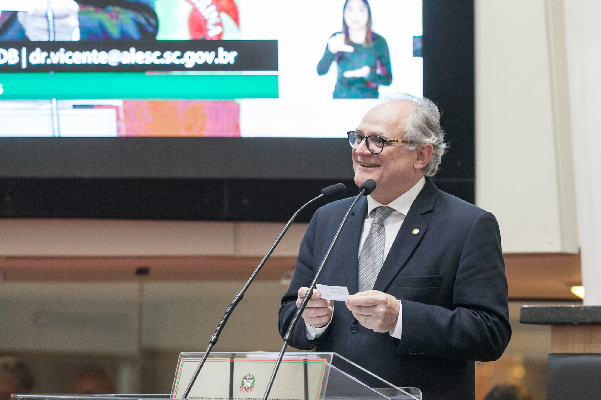 Dr. Vicente critica medida que tira recursos da saúde
