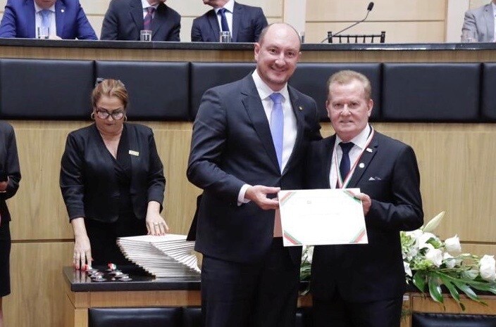 Cooper Itaipu recebe Comenda do Legislativo em comemoração aos 50 anos