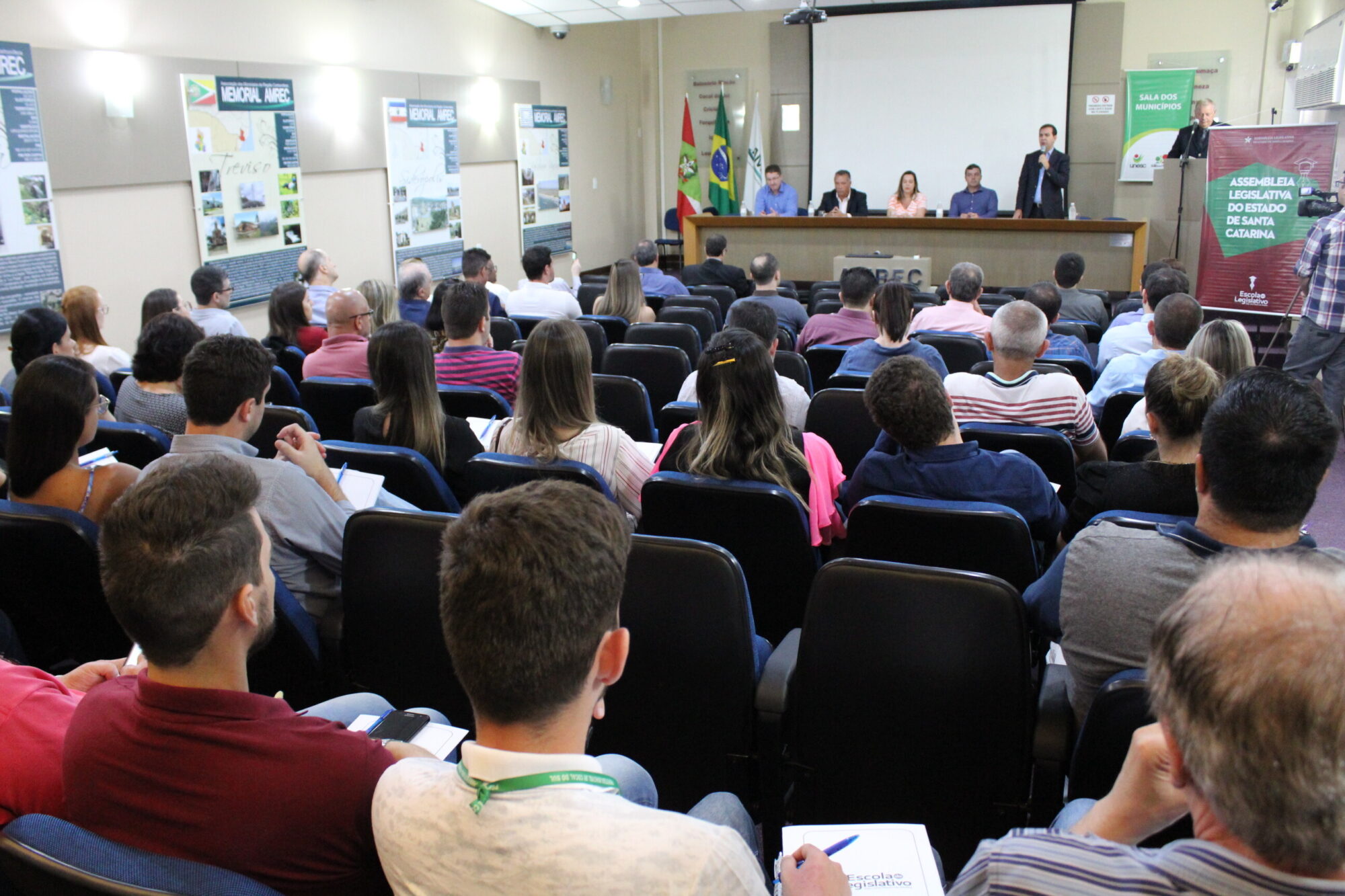 Seminário em Criciúma qualifica agentes públicos e políticos