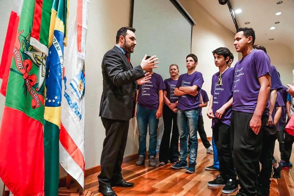 Estudantes visitam Alesc e solicitam ensino médio em escola da Região Serrana
