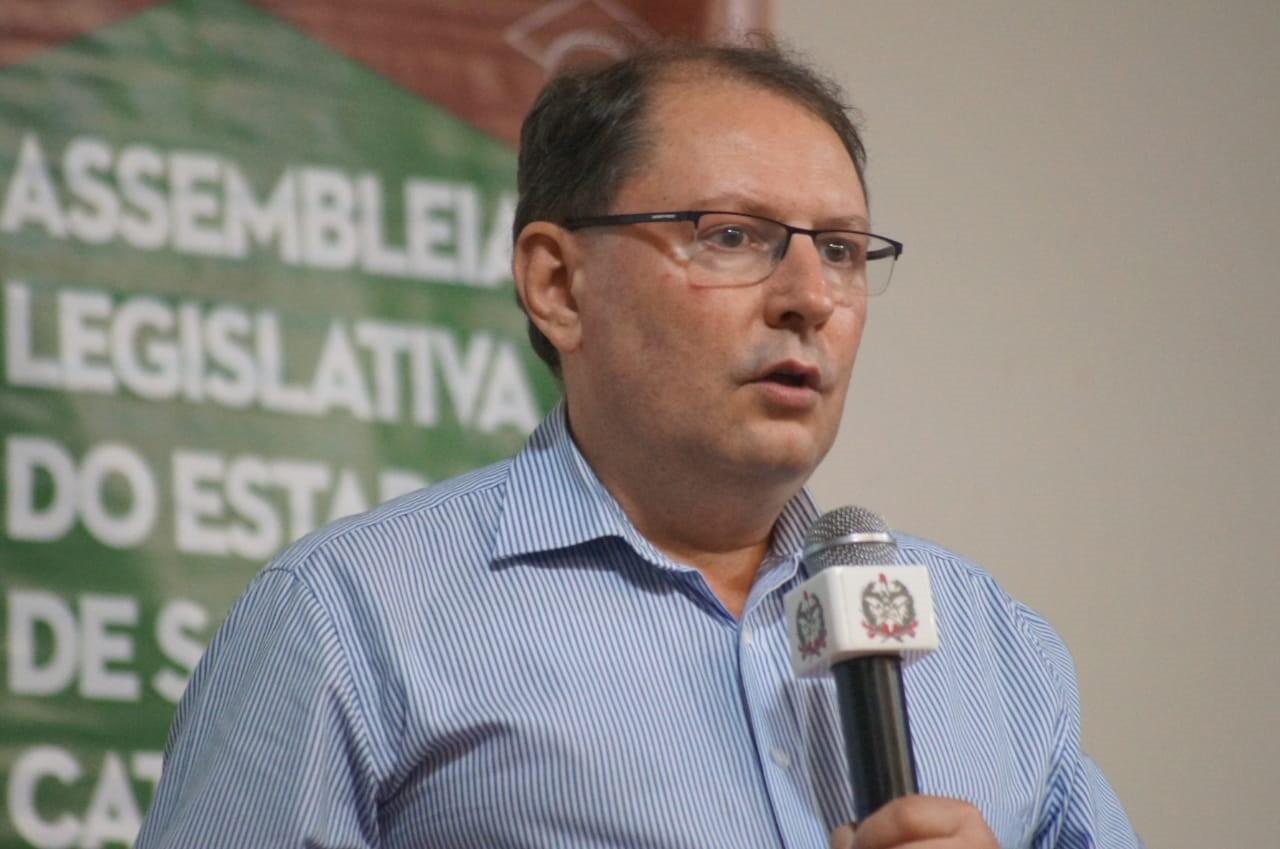 Seminário em Joaçaba debate planos estadual e municipais de Educação