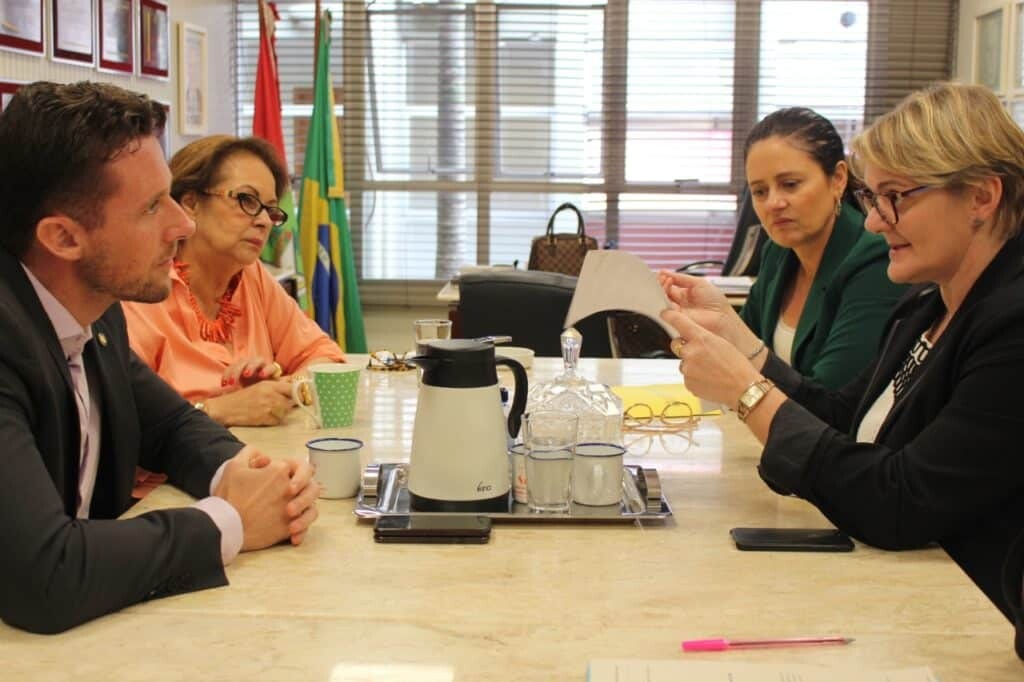 Abrigo para mulheres em Joinville é assunto da Bancada Feminina