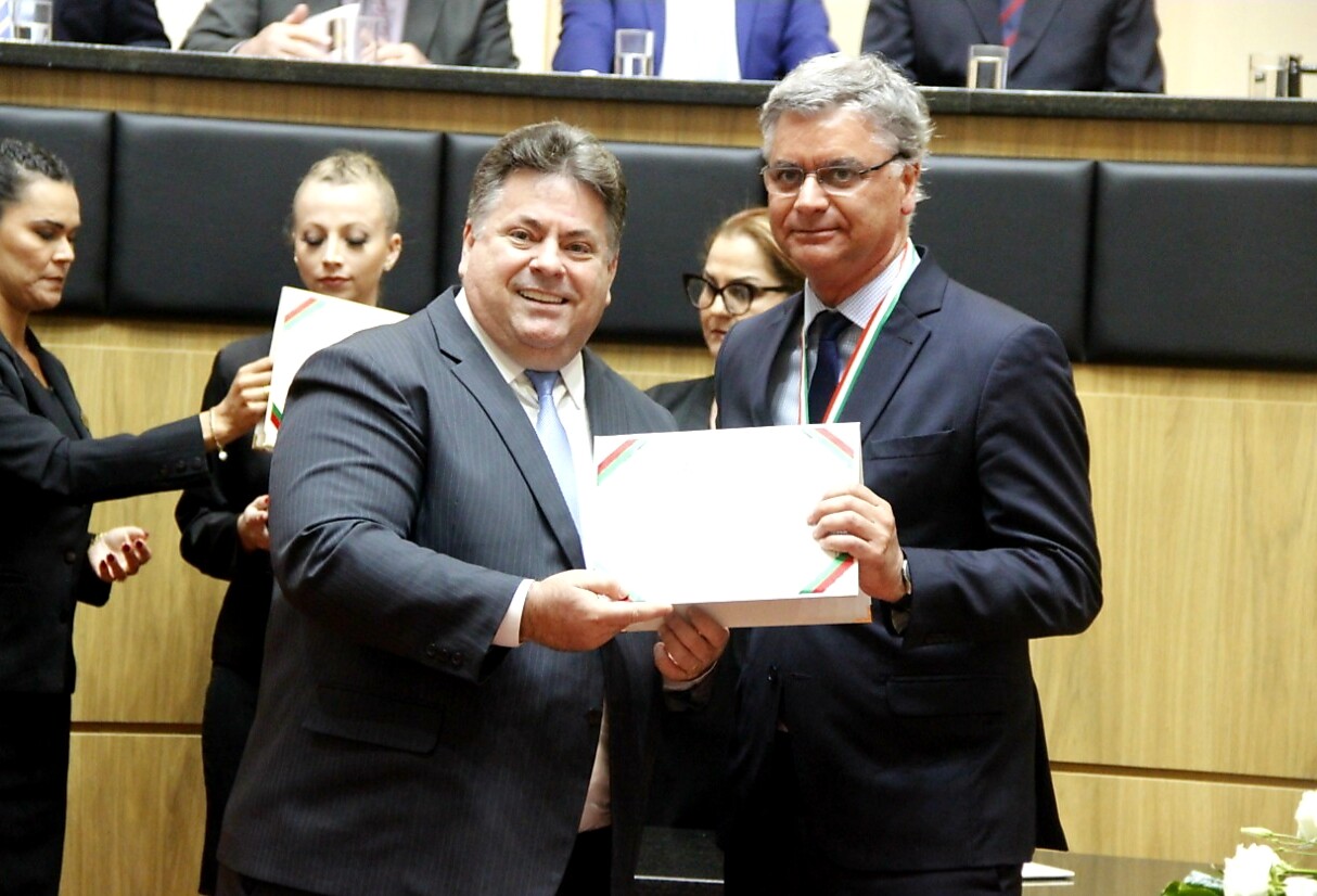 Desembargador Rodrigo Collaço recebe a Comenda do Legislativo