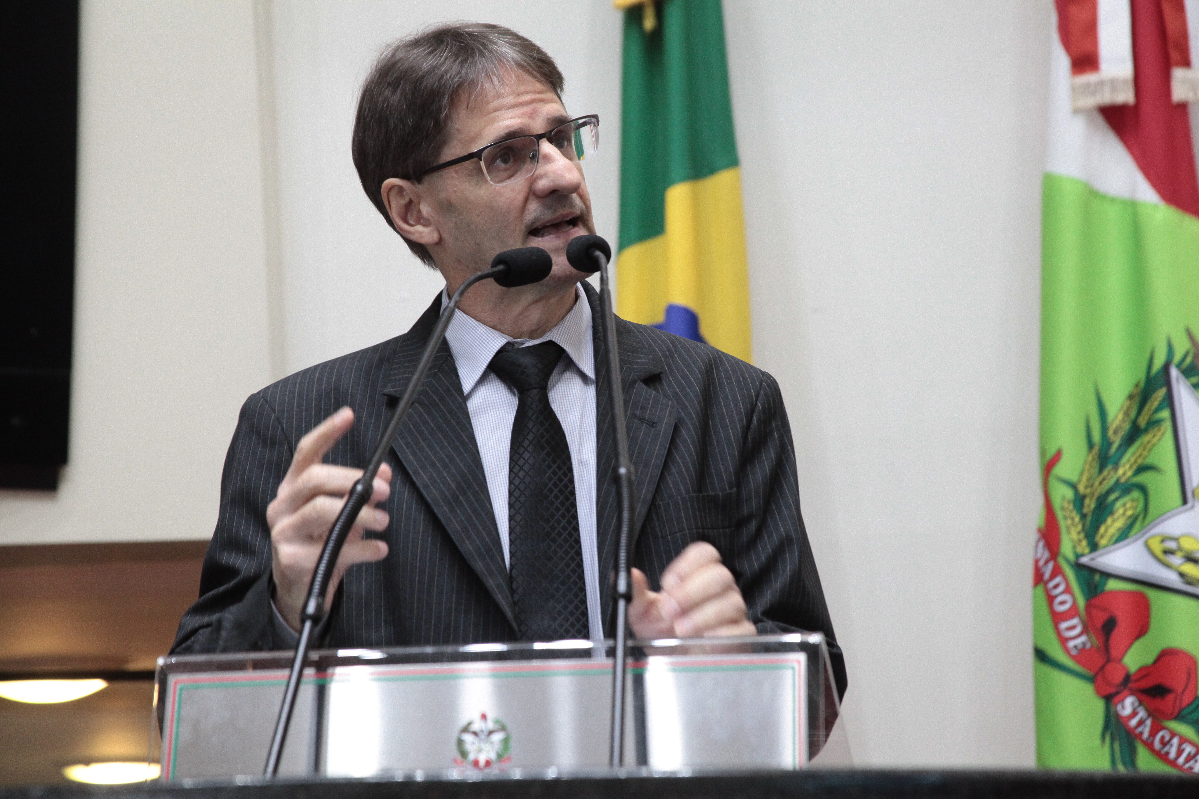 Saretta critica cortes na saúde e cobra aumento de recursos
