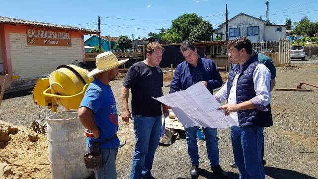 Minotto visita construção da nova Escola Princesa Izabel