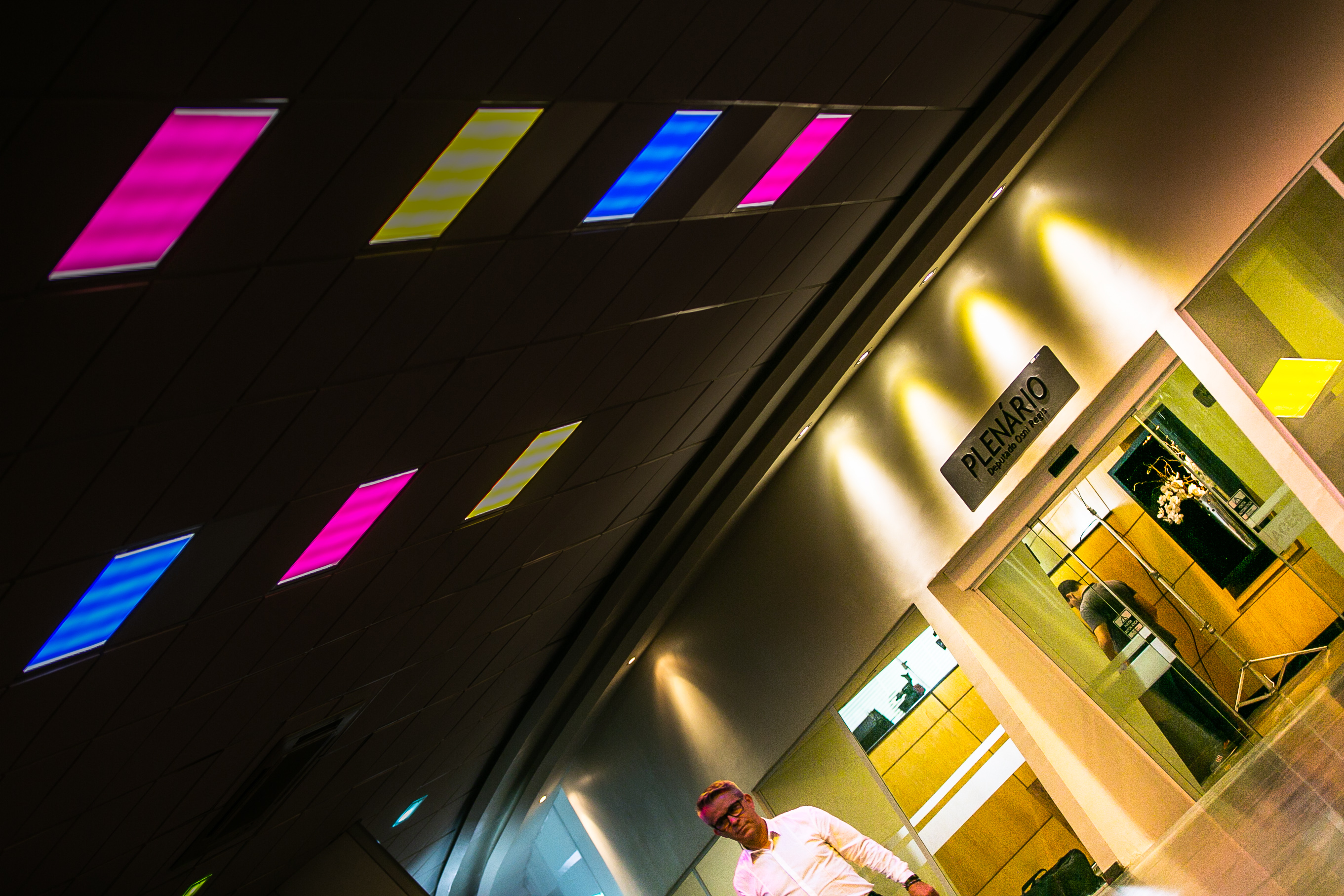 MARÇO EM CORES – Alesc se ilumina para a prevenção contra o câncer colorretal