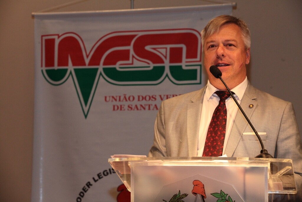 Palestra para a Uvesc: Fabiano da Luz apresenta o lado bom da política