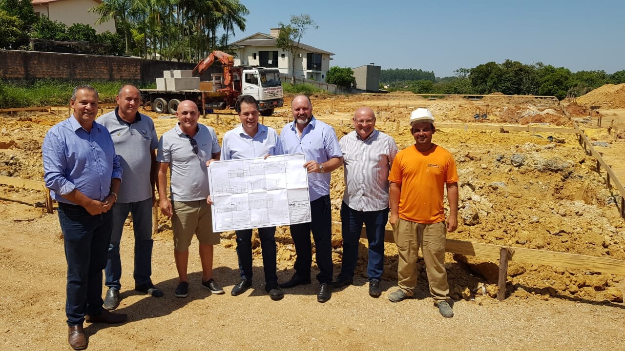 Minotto visita construção do ginásio do Sesc em Cocal do Sul