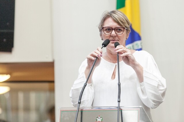 Luciane celebra o Dia Internacional da Mulher durante todo o mês