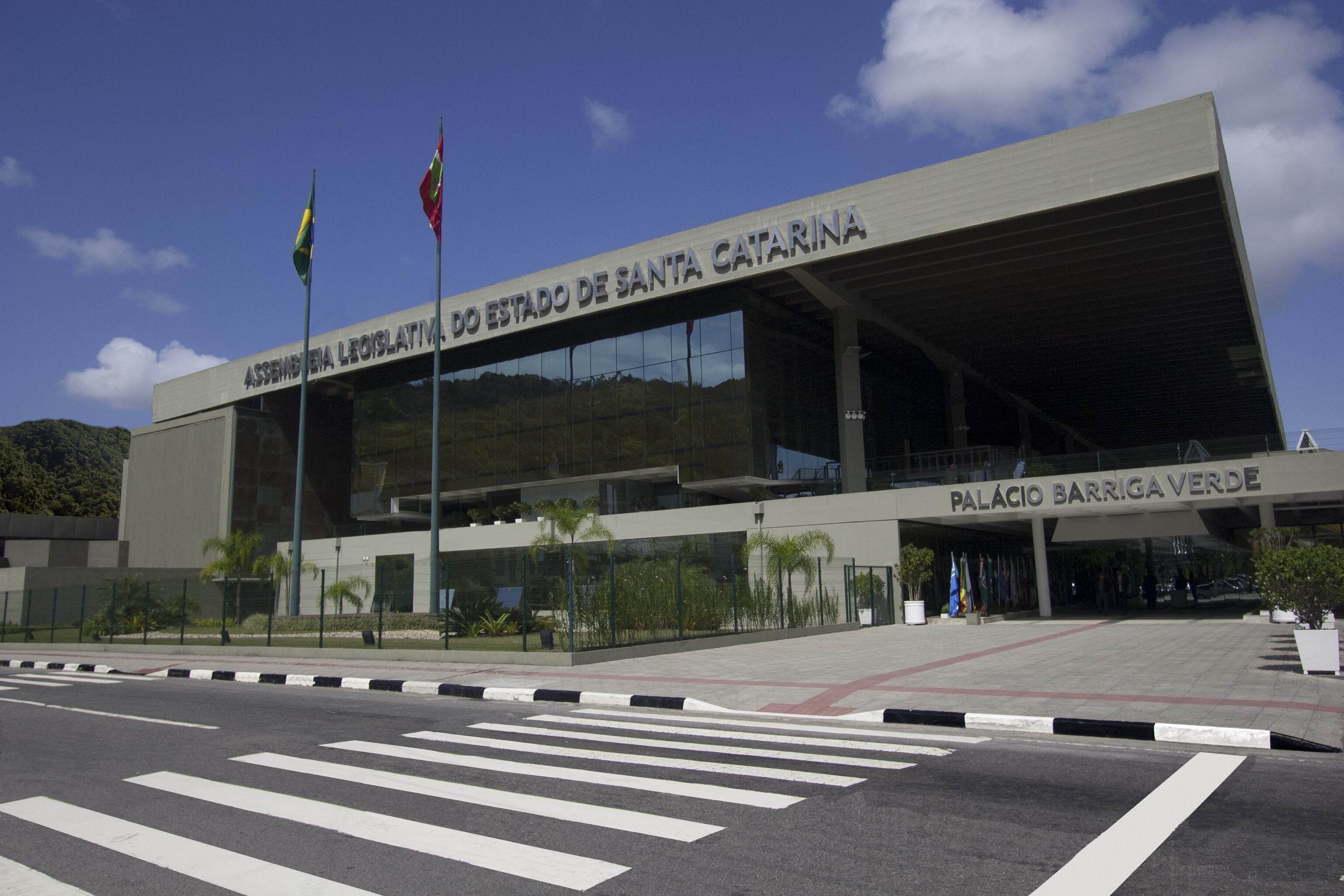 Nota: Alesc alerta sobre golpes que usam nomes de deputados