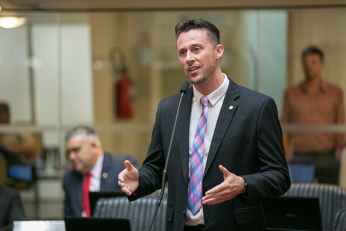 Deputado cobra atendimento a quem busca seguro-desemprego