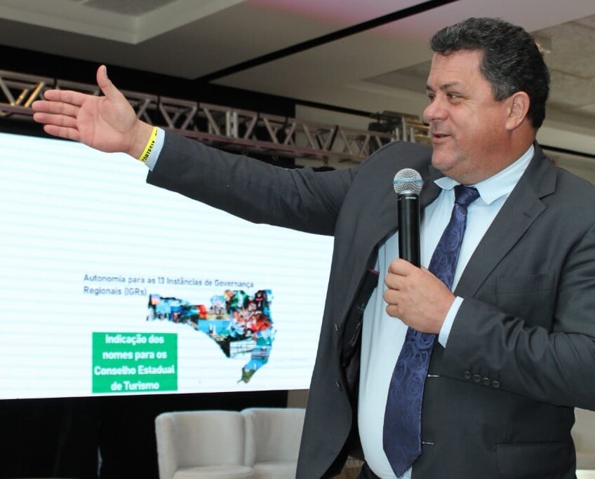Naatz: “Há recursos, mas falta gestão de crise por parte do governador”