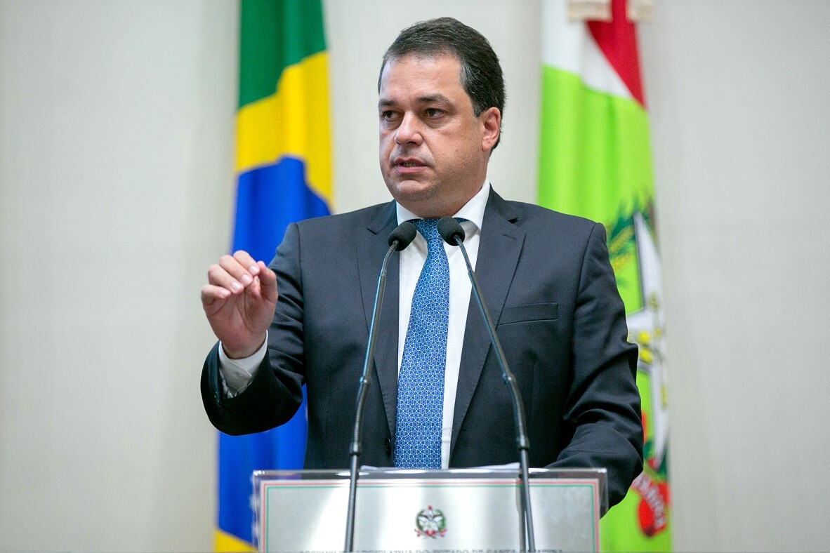 Minotto vai intermediar encontro com governador para discutir volta do futebol