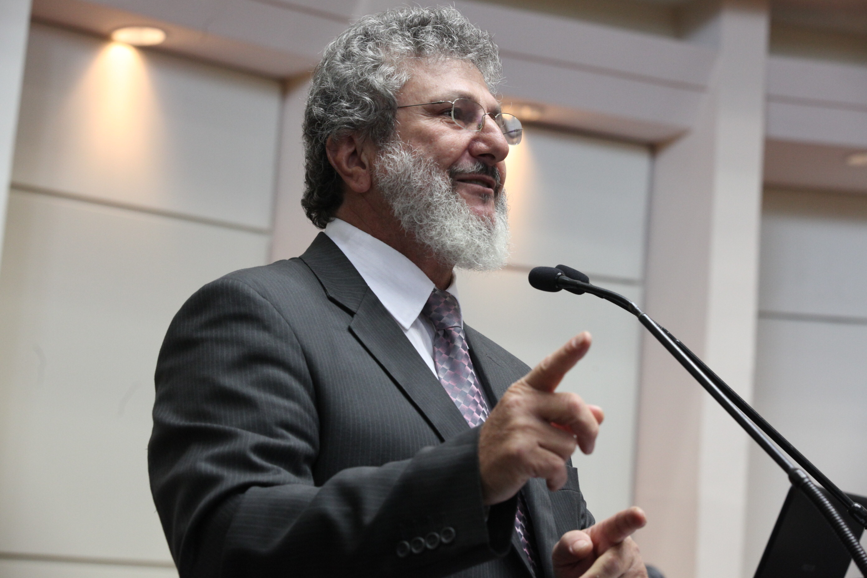 Pe. Pedro propõe plano emergencial, de médio e longo prazo contra a seca