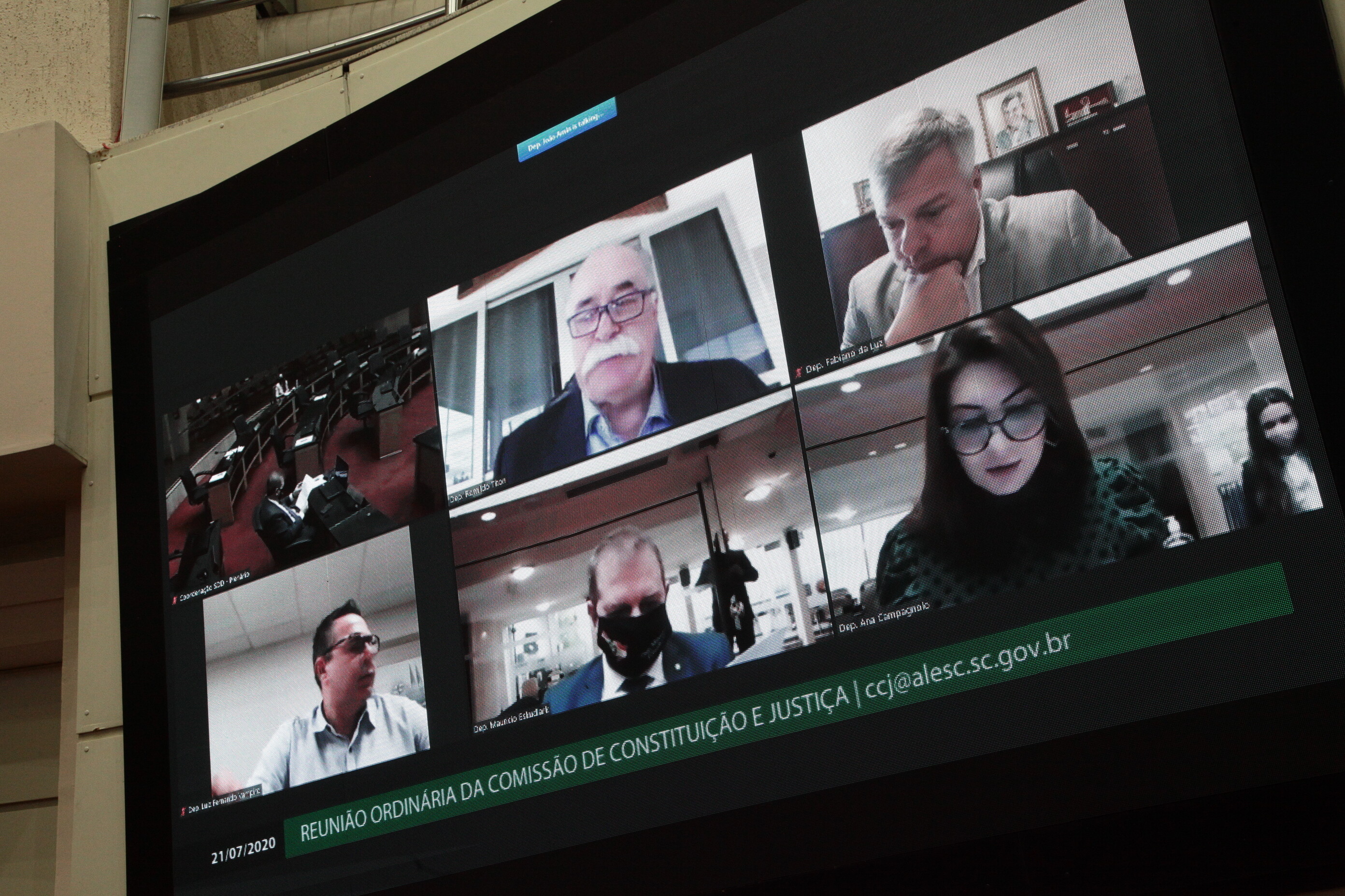 CCJ apresenta parecer pela rejeição de dois vetos do governador a projetos de leis