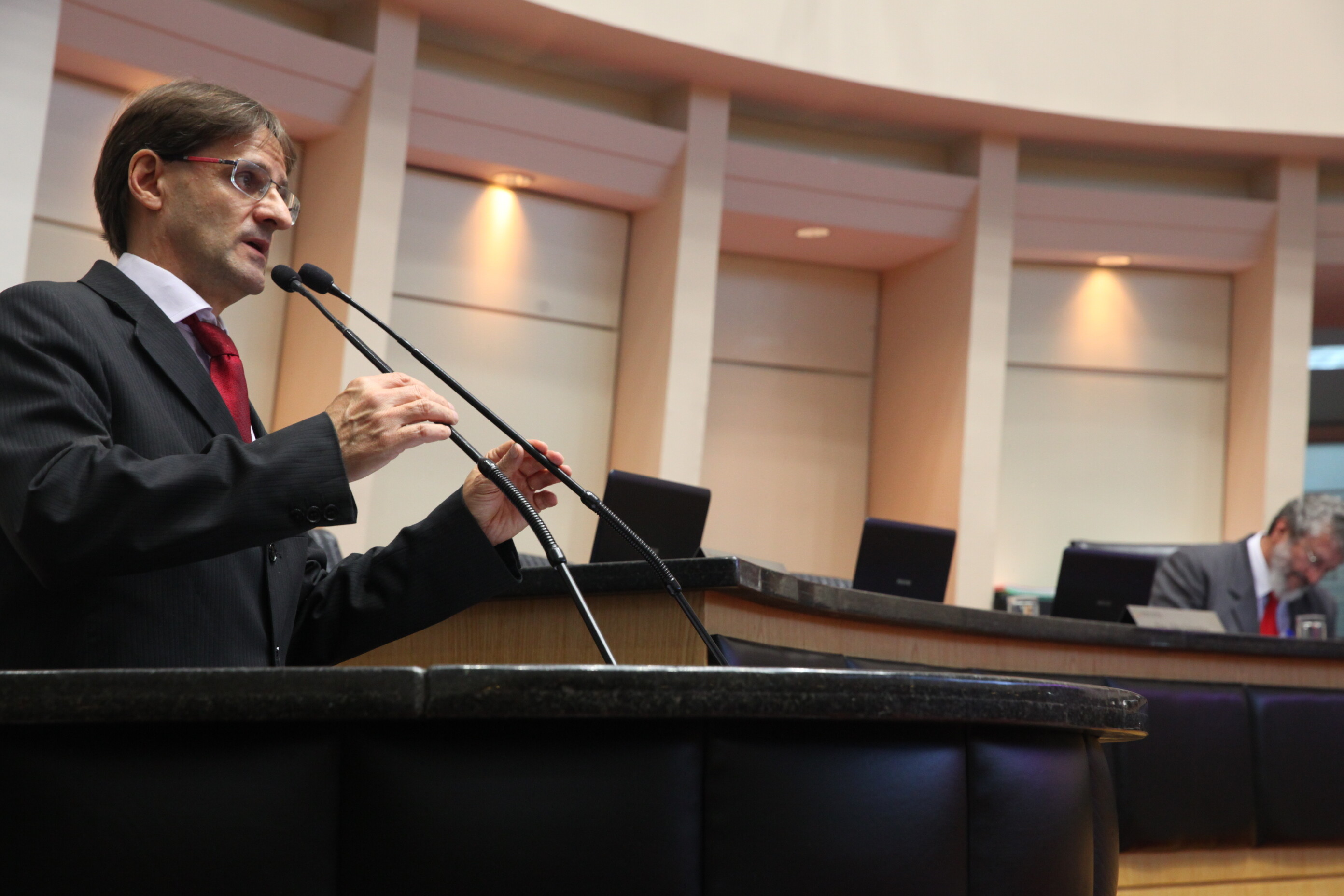 Saretta destina R$ 350 mil para a saúde de Arabutã