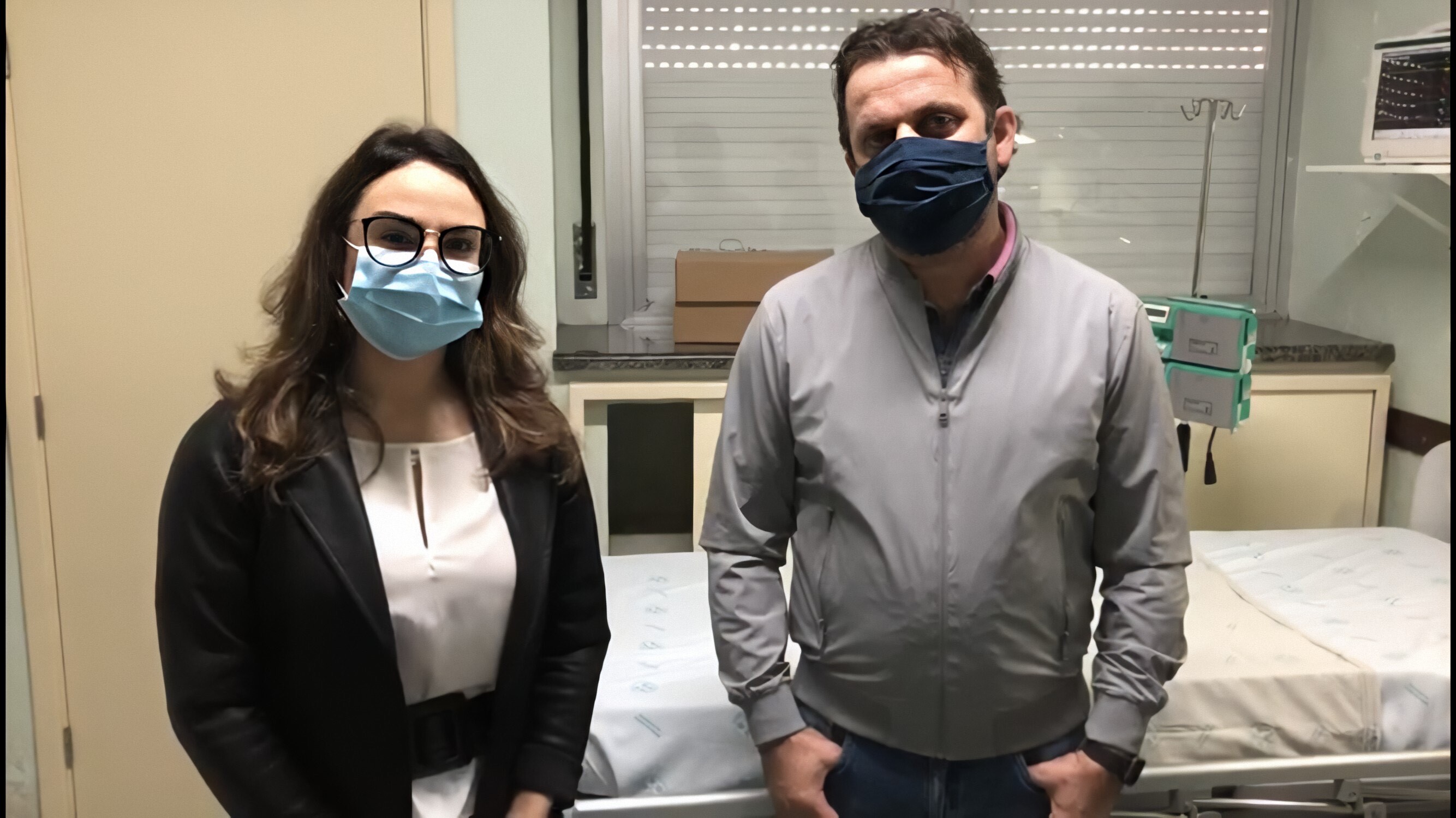 Deputado Jerry Comper e a diretora do Hospital Waldomiro Colautti, em Ibirama, Silvana Leite da Costa