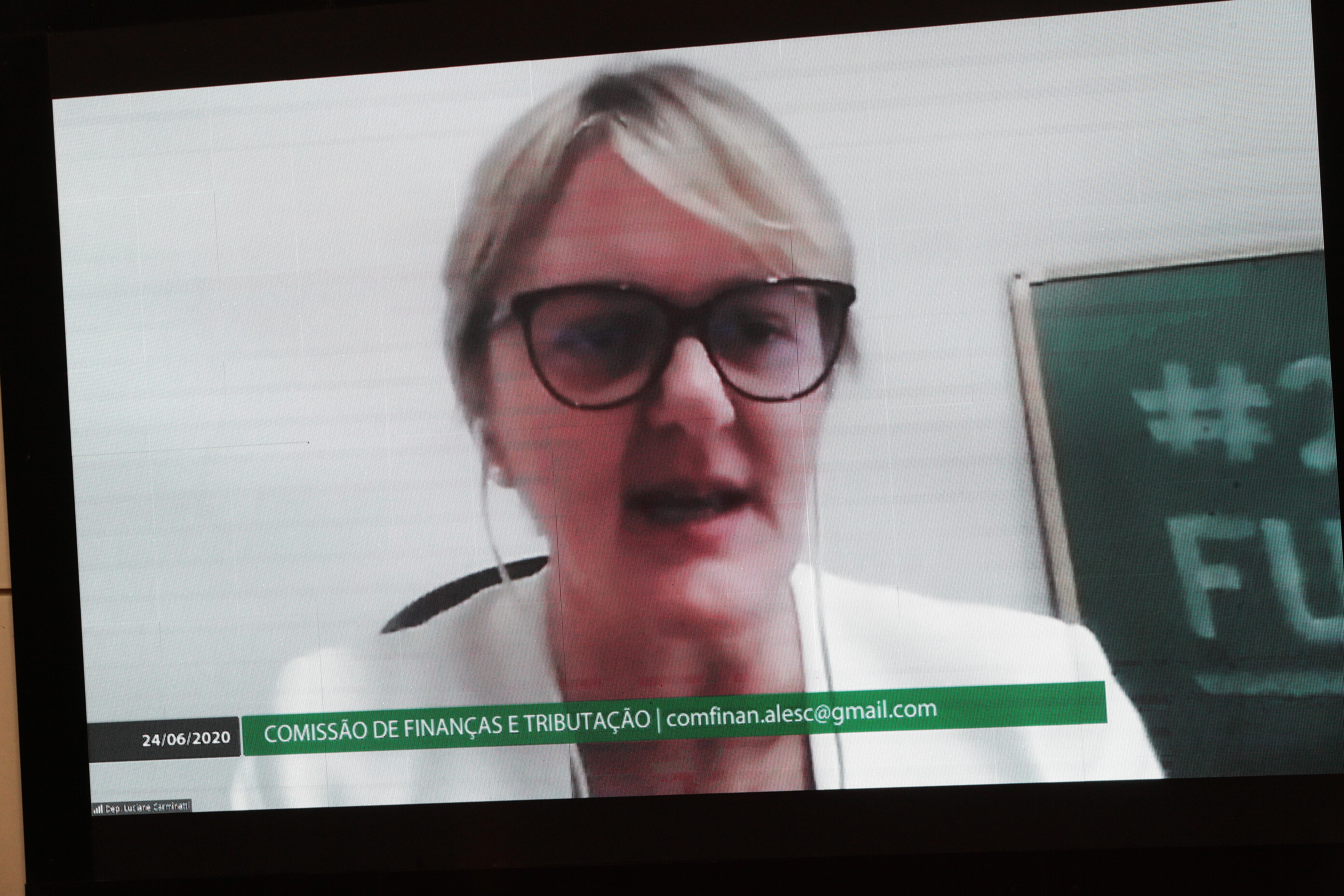 Luciane aciona Tribunal de Contas sobre kits de alimentação escolar