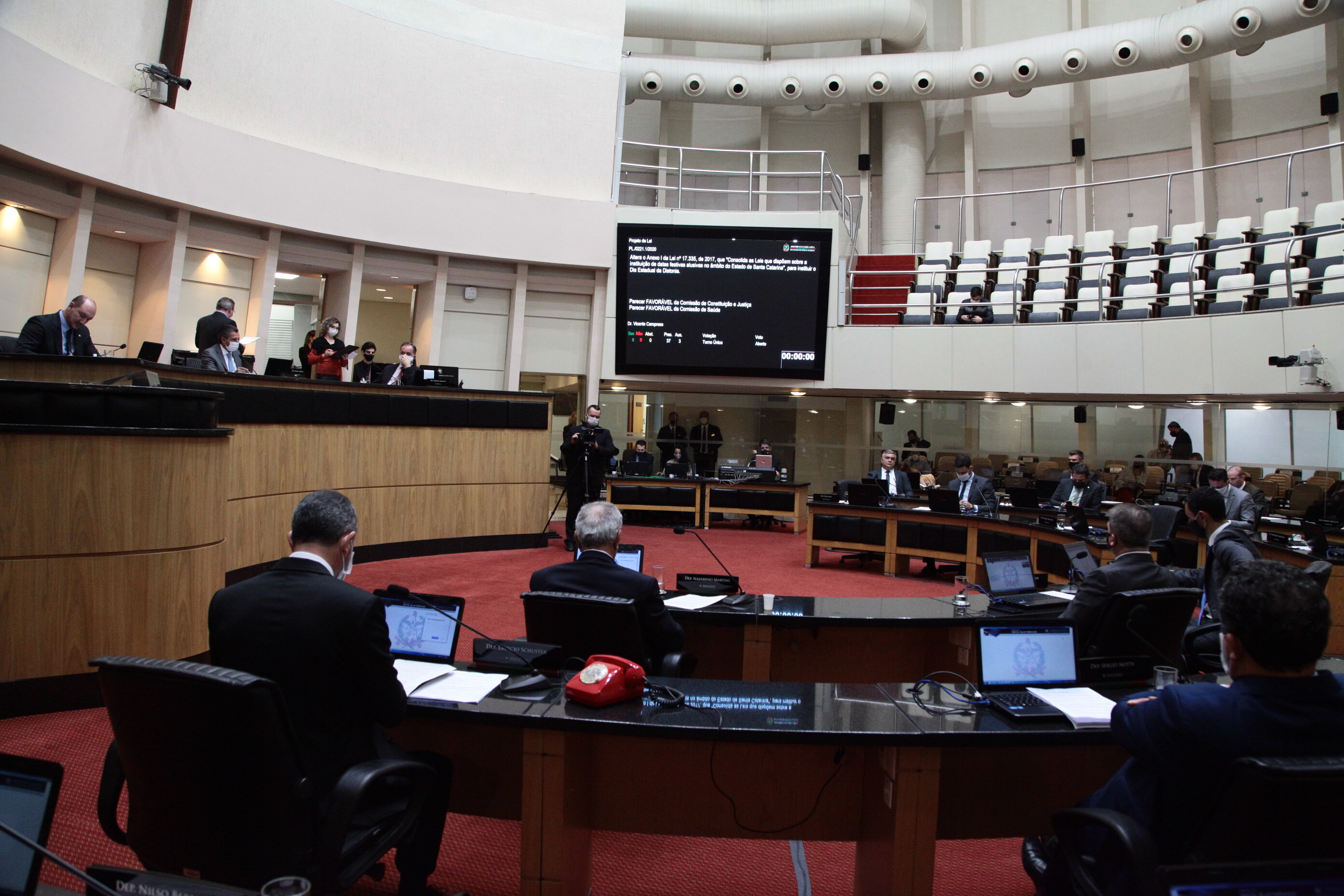 Deputados aprovam LDO, mas rejeitam emenda sobre benefícios fiscais