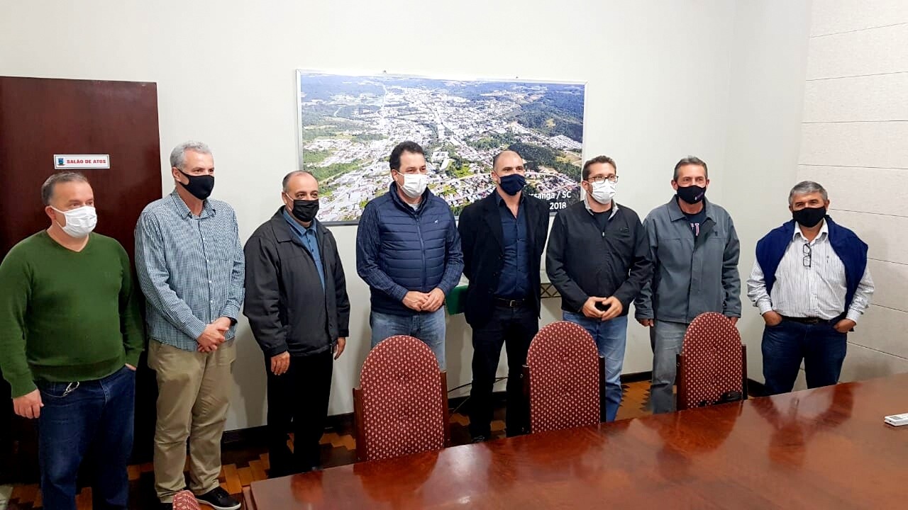 Deputado Rodrigo Minotto e lideranças de Urussanga no Paraíso da Criança