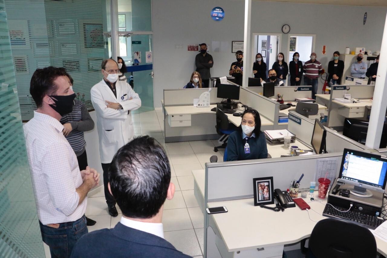 Deputado Fernando Krelling em visita à Fundação Pró-Rim, de Joinville