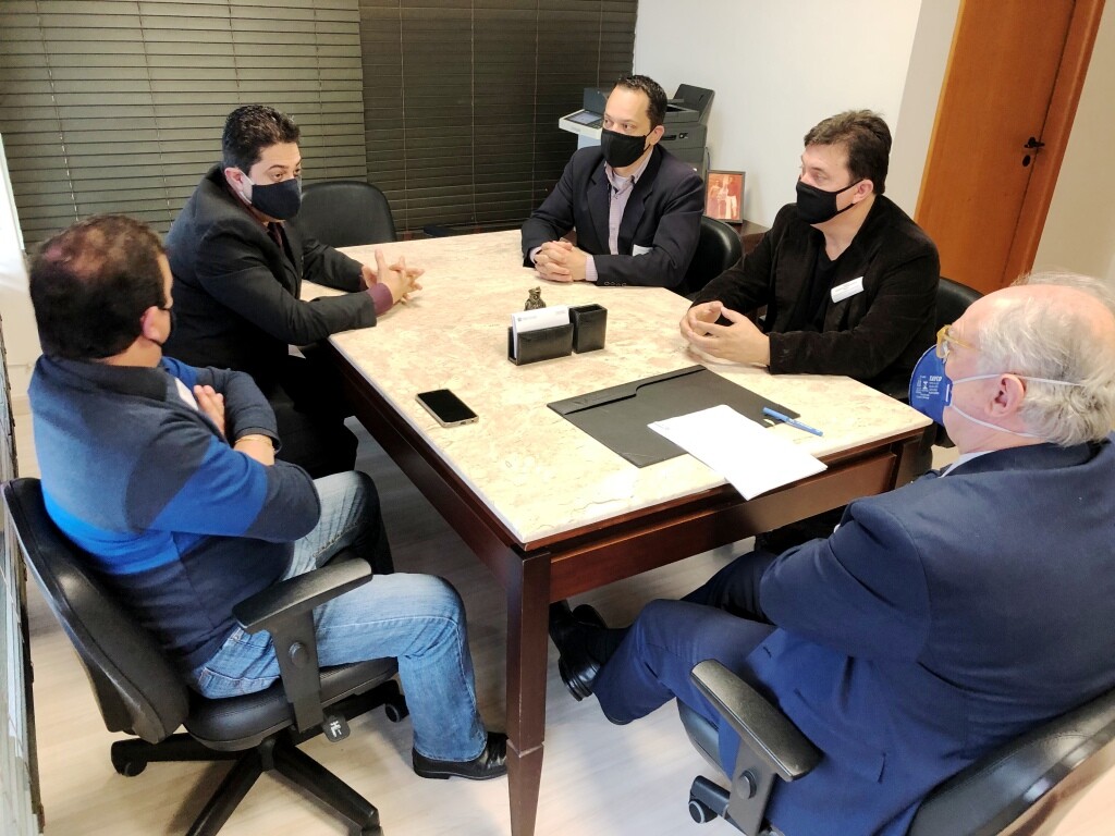 Deputado Dr. Vicente e representantes de CFCs da Grande Florianópolis
