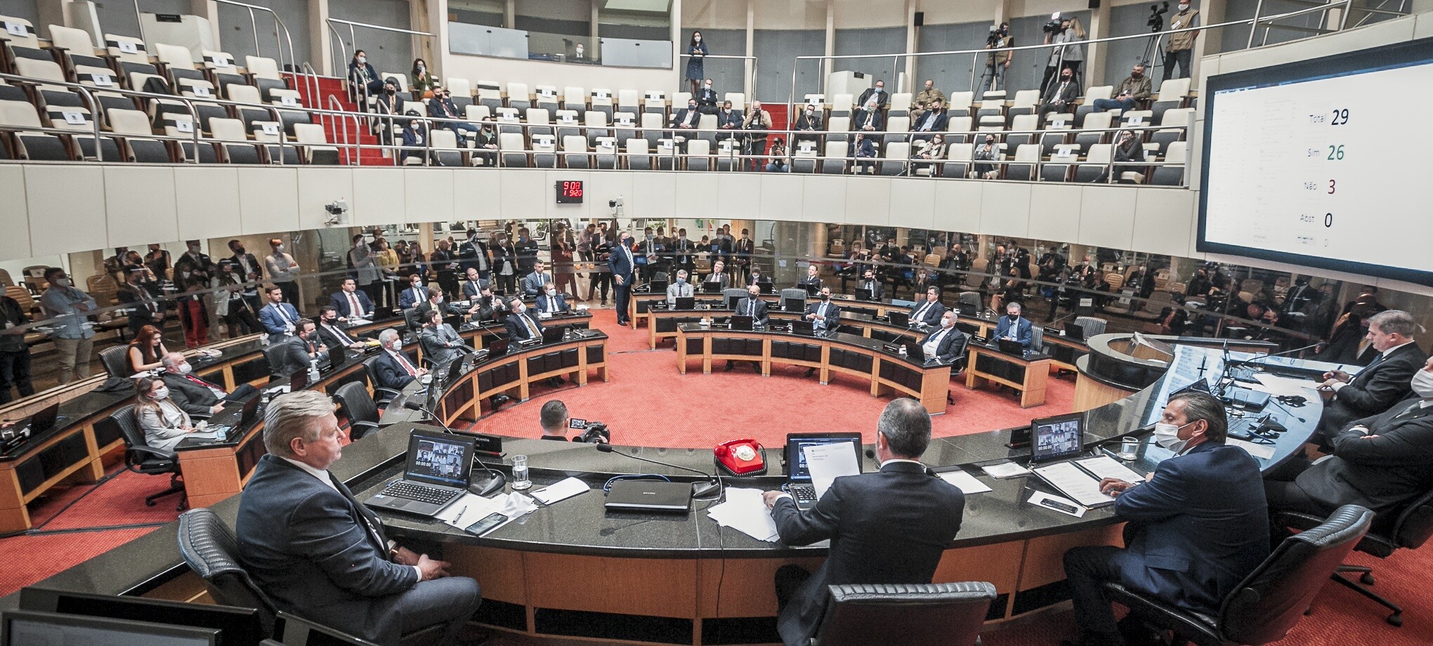 Alesc autoriza abertura de processo contra a vice-governadora