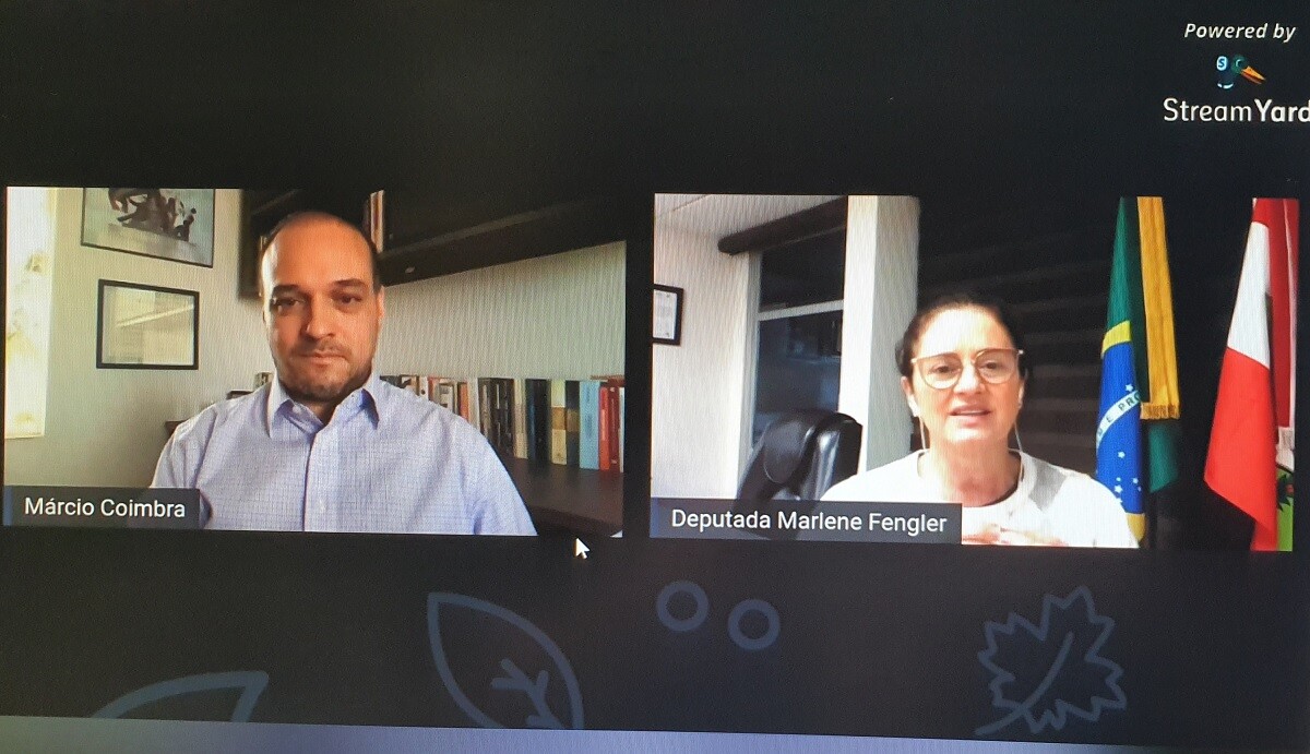 Márcio Coimbra e Marlene Fengler, em live da Escola do Legislativo da Alesc