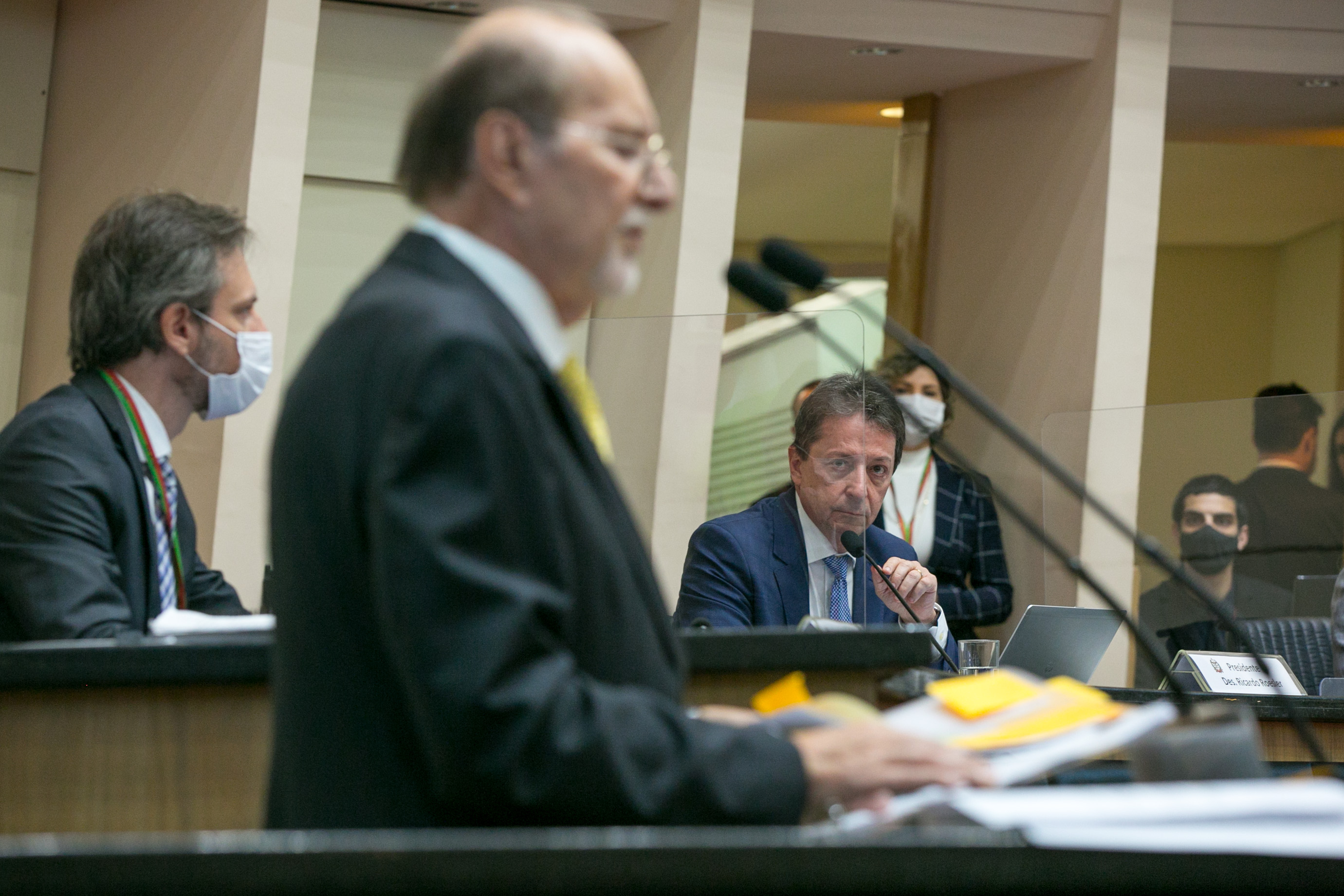Advogado de acusação Péricles Prade e presidente do Tribunal de Justiça, desembargador Ricardo Roesler