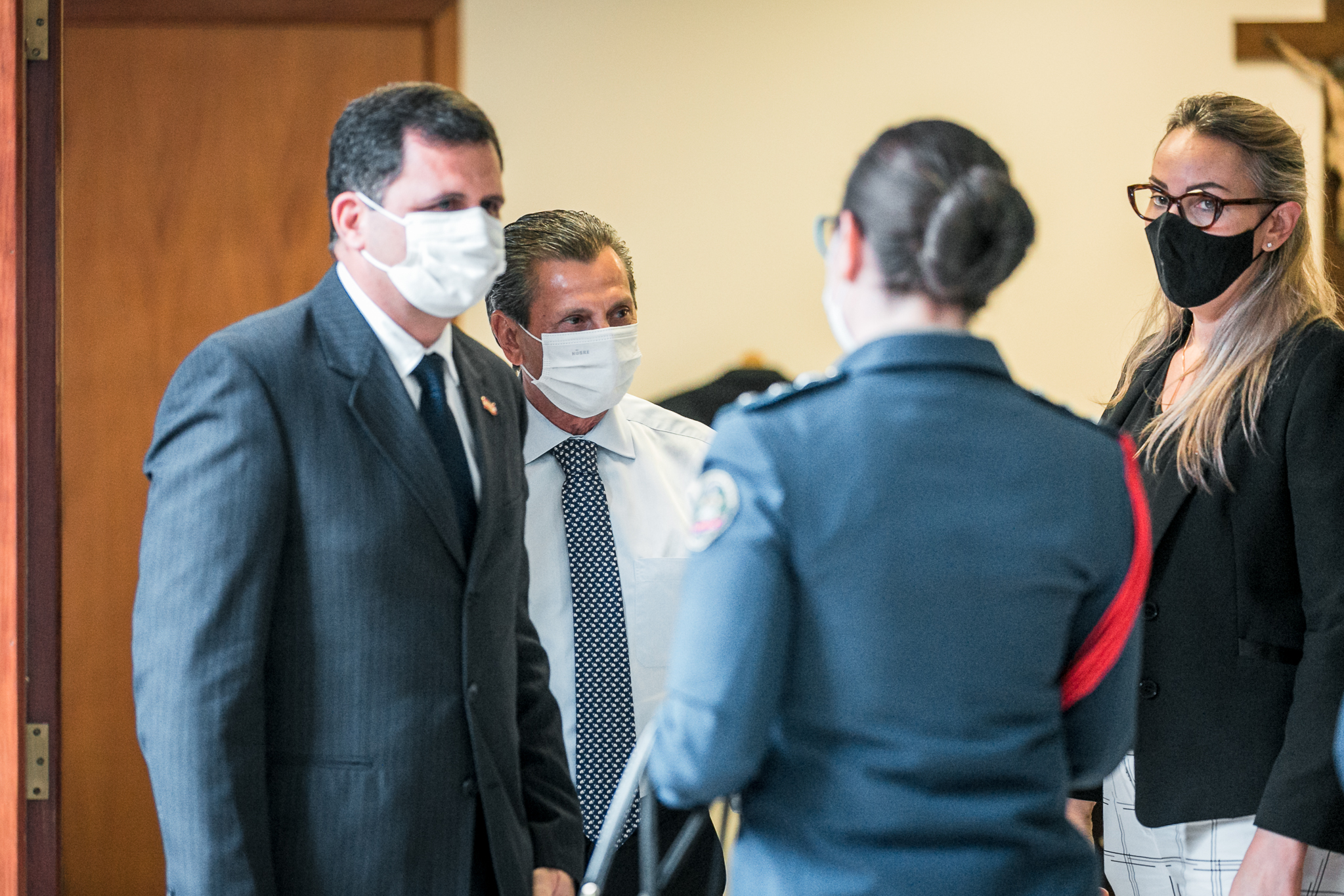 Secretário da Casa Civil, Grneral Ricardo Miranda Aversa, Deputado Júlio Garcia (PSD) e Governadora interina, Daniela Reinehr