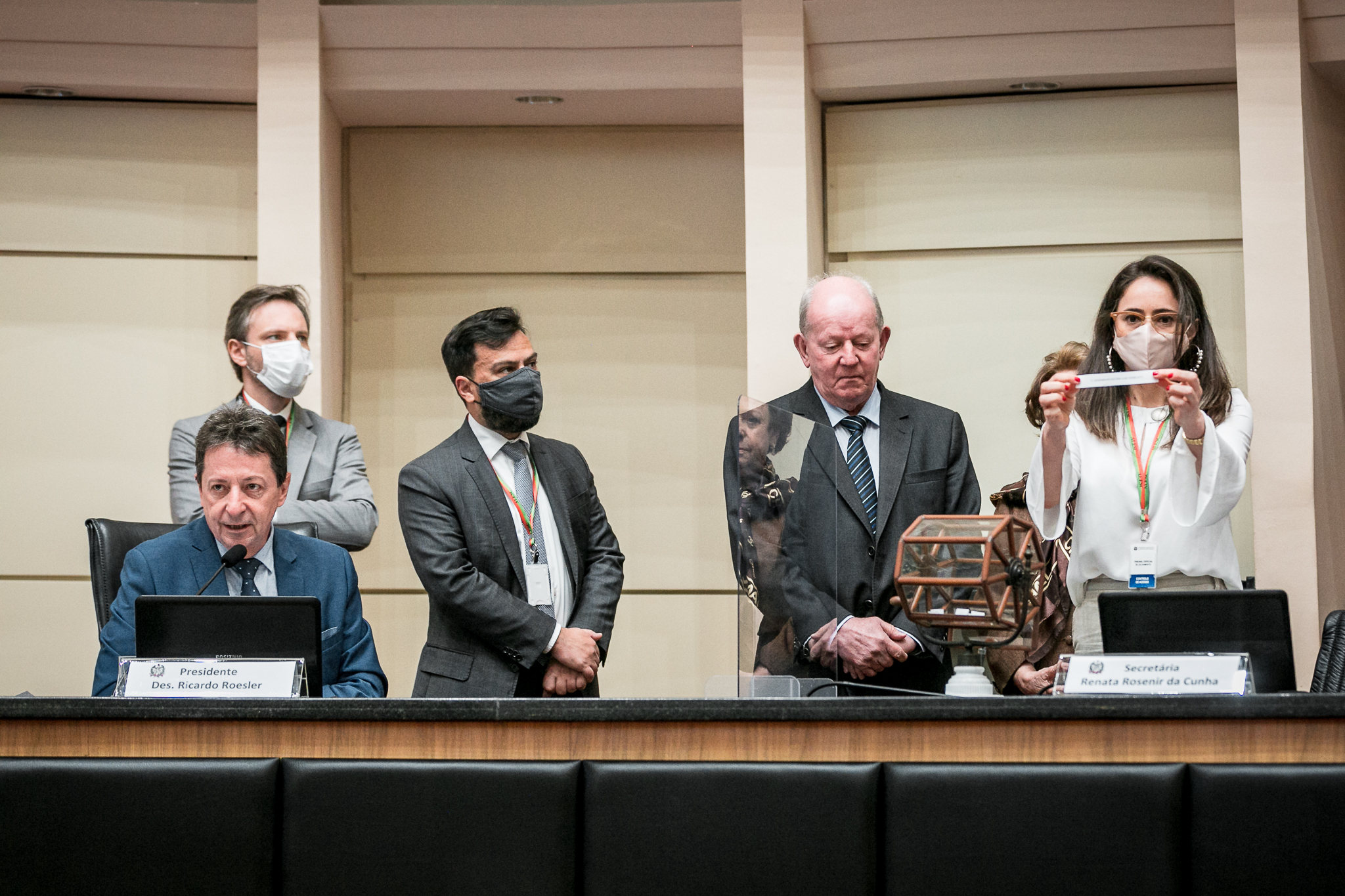 Desembargador Ricardo Roesler, Deputado Marcos Vieira (PSDB) e Desembargadora Sonia Maria Schmitz