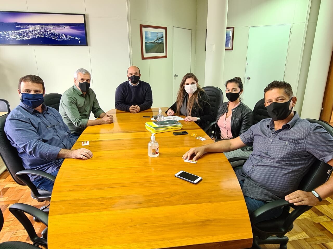 Deputada Paulinha em reunião na Secretaria de Estado de Infraestrutura