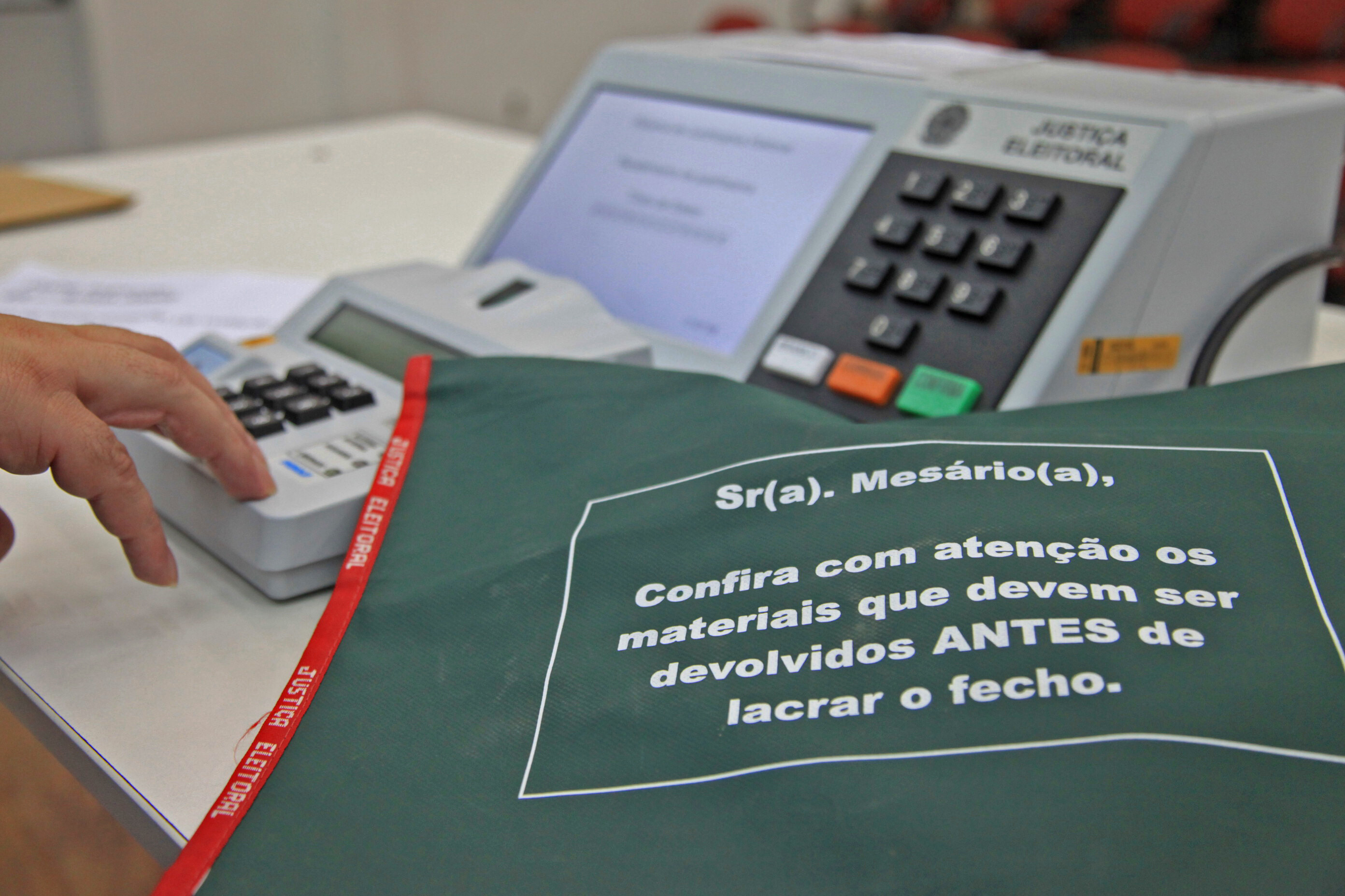 Quatro deputados estaduais disputam eleições municipais