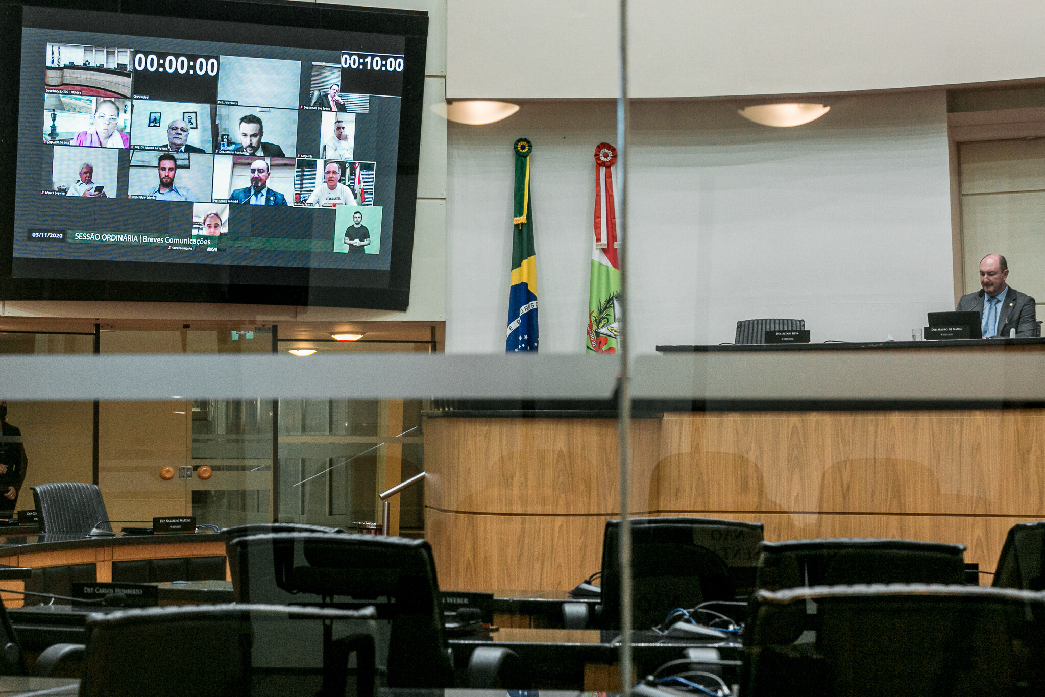 Sessão tem crítica a “estupro culposo” e cobrança pela Operação Veraneio