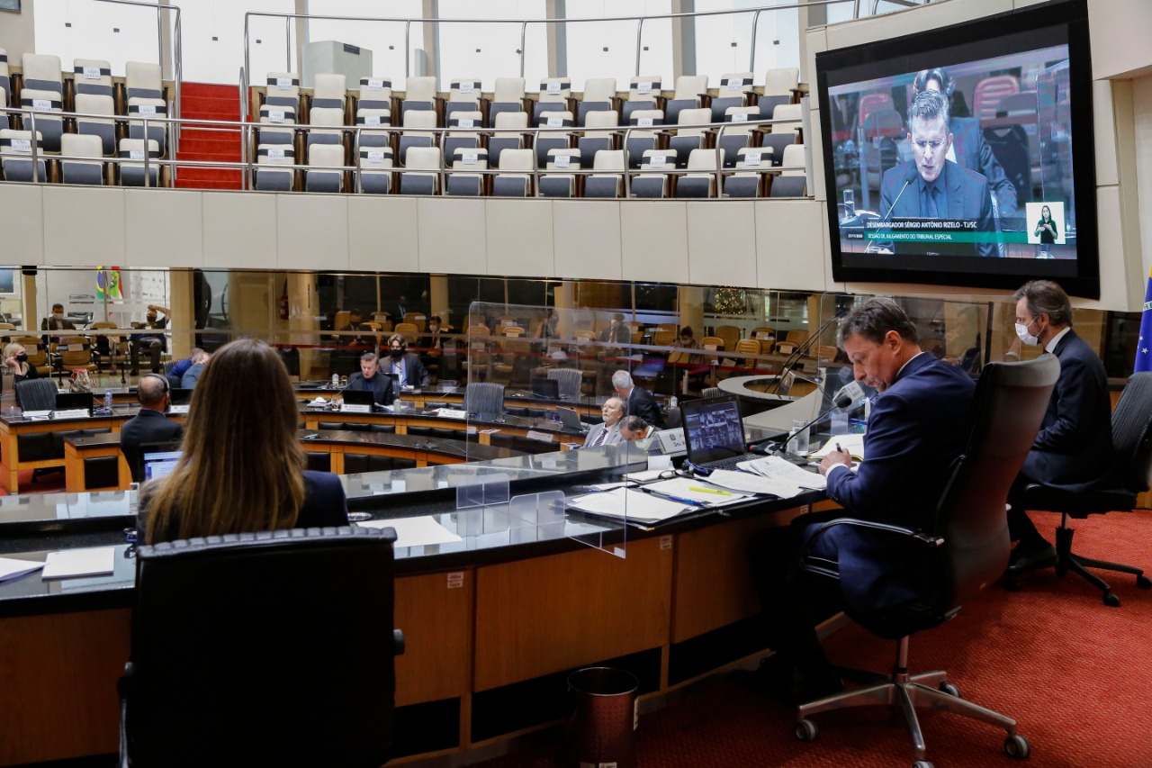 IMPEACHMENT – Tribunal Especial Misto