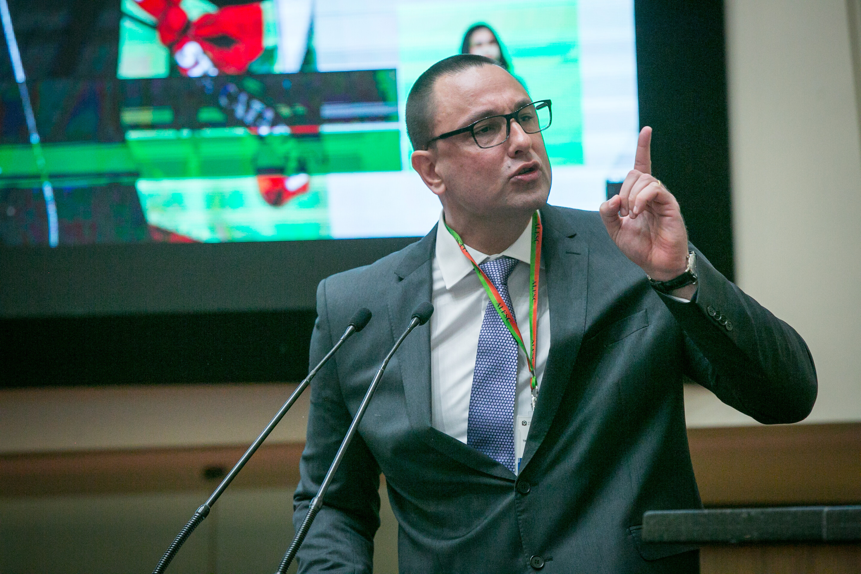 Zimmer Junior reitera ilegalidade da equiparação; Moisés não comparece