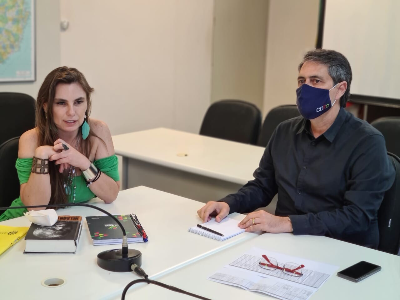Deputada Paulinha e secretário de Estado da Saúde, André Motta Ribeiro