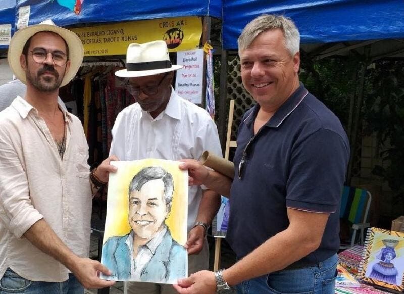 O deputado Fabiano da Luz em visita à Feira Afro Artesanal, evento organizado por artistas e produtores negros da Capital. Professor e pesquisador Már