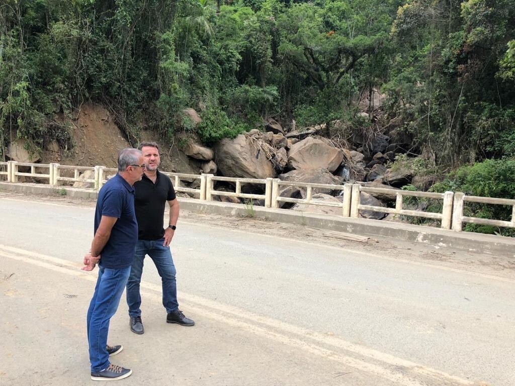 Deputado Jerry vistoria a ponte entre os municípios de Presidente Getúlio e Dona Emma, na SC-340.