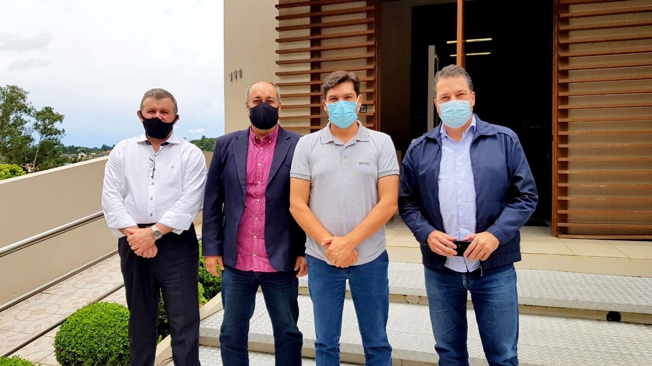 Deputado Rodrigo Minotto e dirigentes da Uniarp, de Caçador